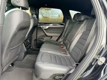 Volkswagen Touareg 3.0 TDI V6 R-Line SUV 5dr Diesel Tiptronic 4Motion Euro 6 (s/s) 