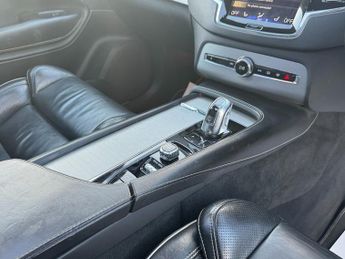 Volvo XC90 2.0h T8 Twin Engine 10.4kWh R-Design Pro SUV 5dr Petrol Plug-in 