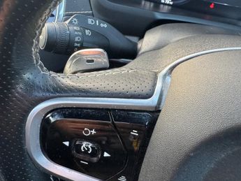 Volvo XC90 2.0h T8 Twin Engine 10.4kWh R-Design Pro SUV 5dr Petrol Plug-in 