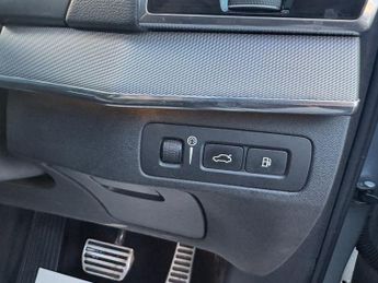 Volvo XC90 2.0h T8 Twin Engine 10.4kWh R-Design Pro SUV 5dr Petrol Plug-in 