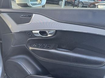 Volvo XC90 2.0h T8 Twin Engine 10.4kWh R-Design Pro SUV 5dr Petrol Plug-in 