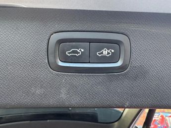 Volvo XC90 2.0h T8 Twin Engine 10.4kWh R-Design Pro SUV 5dr Petrol Plug-in 