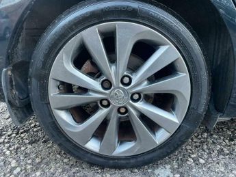 Toyota Auris 1.8 VVT-h Excel Touring Sports CVT Euro 6 (s/s) 5dr (Safety Sens