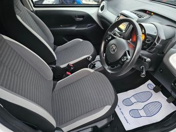 Toyota AYGO 1.0 VVT-i x-trend Funroof 5dr Petrol x-shift Euro 6 (71 ps)