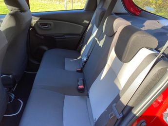 Toyota Yaris VVT-I ICON !! ULEZ COMPLIANT - FULL SERVICE HISTORY - NEW MOT - 