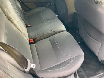 Ford Focus 1.0T EcoBoost Zetec Edition Hatchback 5dr Petrol Auto Euro 6 (s/