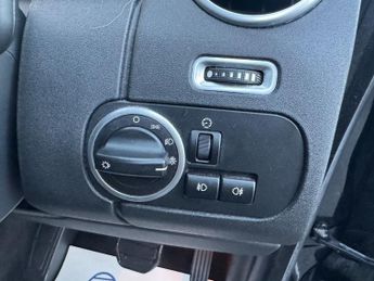 Land Rover Discovery 3.0 SD V6 Landmark SUV 5dr Diesel Auto 4WD Euro 6 (s/s) (256 bhp