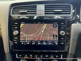 Volkswagen Golf R TSI DSG [6X VOLKSWAGEN SERVICES, SAT NAV, HEATED SEATS & REVER