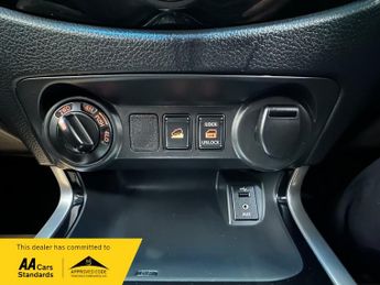 Nissan Navara DCI TEKNA 4X4 SHR DCB