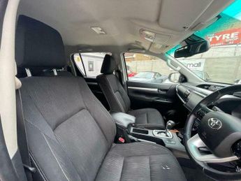 Toyota Hilux 2.4 D-4D Invincible Auto 4WD Euro 6 (s/s) 4dr