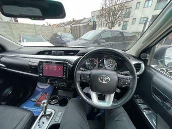 Toyota Hilux 2.4 D-4D Invincible Auto 4WD Euro 6 (s/s) 4dr