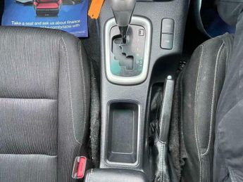 Toyota Hilux 2.4 D-4D Invincible Auto 4WD Euro 6 (s/s) 4dr