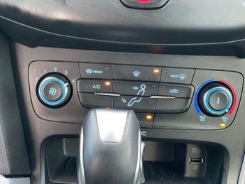 Ford Focus 1.6 Zetec Hatchback 5dr Petrol Powershift Euro 6 (125 ps)