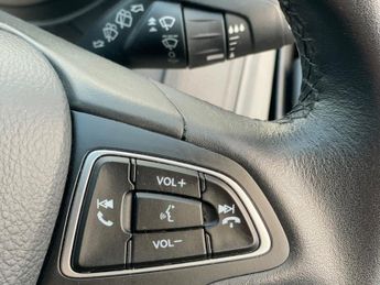 Ford Focus 1.6 Zetec Hatchback 5dr Petrol Powershift Euro 6 (125 ps)