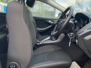 Ford Focus 1.6 Zetec Hatchback 5dr Petrol Powershift Euro 6 (125 ps)