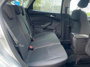 Ford Focus 1.6 Zetec Hatchback 5dr Petrol Powershift Euro 6 (125 ps)