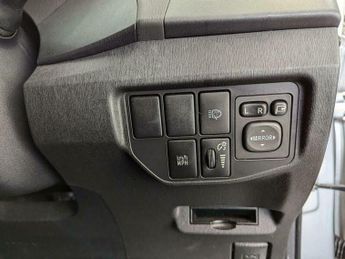 Toyota Prius 1.8 VVT-h CVT Euro 5 (s/s) 5dr