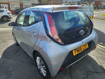 Toyota AYGO 1.0 VVT-i x-play x-shift Euro 6 5dr