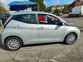 Toyota AYGO 1.0 VVT-i x-play x-shift Euro 6 5dr