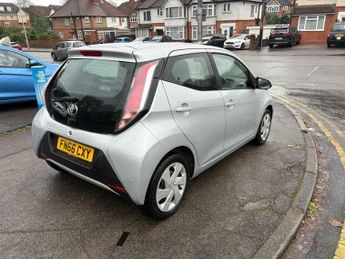 Toyota AYGO 1.0 VVT-i x-play x-shift Euro 6 5dr