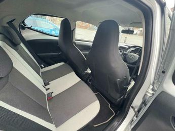 Toyota AYGO 1.0 VVT-i x-play x-shift Euro 6 5dr