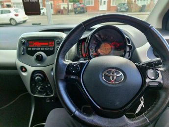 Toyota AYGO 1.0 VVT-i x-play x-shift Euro 6 5dr