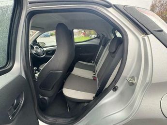 Toyota AYGO 1.0 VVT-i x-play x-shift Euro 6 5dr