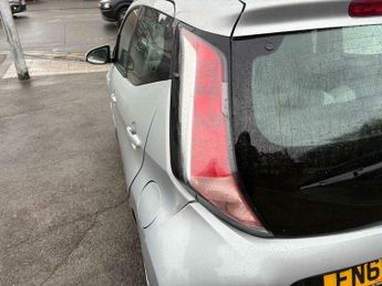 Toyota AYGO 1.0 VVT-i x-play x-shift Euro 6 5dr