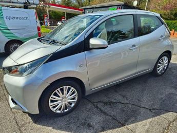 Toyota AYGO 1.0 VVT-i x-play x-shift Euro 6 5dr
