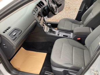 Volkswagen Golf 1.6 TDI BlueMotion Tech SE DSG Euro 5 (s/s) 5dr