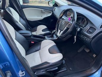 Volvo V40 D2 CROSS COUNTRY LUX