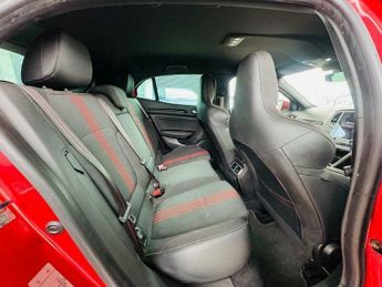 Renault Megane 1.6 E-TECH 9.8kWh RS Line Auto Euro 6 (s/s) 5dr