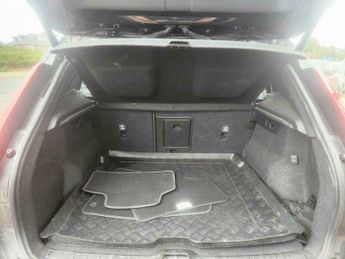Volvo XC40 2.0 B4 MHEV R-Design Auto Euro 6 (s/s) 5dr