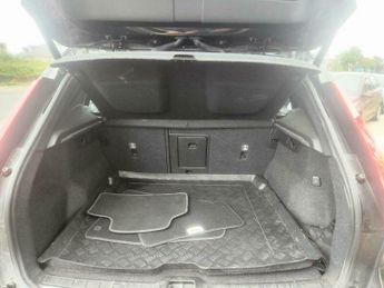 Volvo XC40 2.0 B4 MHEV R-Design Auto Euro 6 (s/s) 5dr