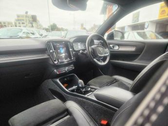 Volvo XC40 2.0 B4 MHEV R-Design Auto Euro 6 (s/s) 5dr