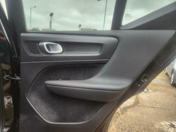Volvo XC40 2.0 B4 MHEV R-Design Auto Euro 6 (s/s) 5dr