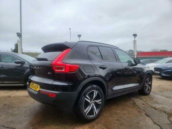 Volvo XC40 2.0 B4 MHEV R-Design Auto Euro 6 (s/s) 5dr
