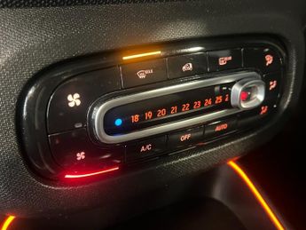 Smart ForFour 17.6kWh Exclusive Auto (22kW Charger)