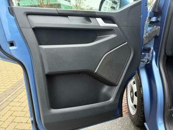 Volkswagen Transporter Shuttle 2.0 TDI SE DSG FWD LWB Euro 6 (s/s) 5dr