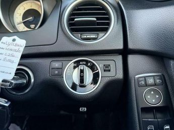 Mercedes-Benz C Class 1.8 C250 BlueEfficiency Elegance Edition 125 G-Tronic+ Euro 5 (s