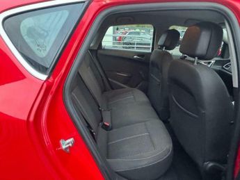 Vauxhall Astra 2.0 CDTi SRi Hatchback 5dr Diesel Auto Euro 5 (165 ps)