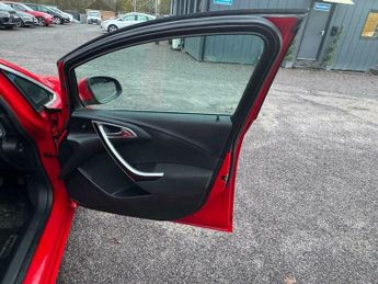 Vauxhall Astra 2.0 CDTi SRi Hatchback 5dr Diesel Auto Euro 5 (165 ps)