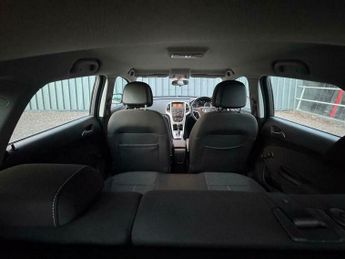 Vauxhall Astra 2.0 CDTi SRi Hatchback 5dr Diesel Auto Euro 5 (165 ps)