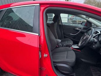 Vauxhall Astra 2.0 CDTi SRi Hatchback 5dr Diesel Auto Euro 5 (165 ps)