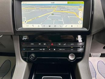 Jaguar F-Pace PORTFOLIO