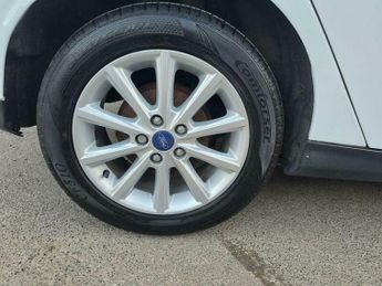 Ford Focus 1.0T EcoBoost Titanium Auto Euro 6 (s/s) 5dr