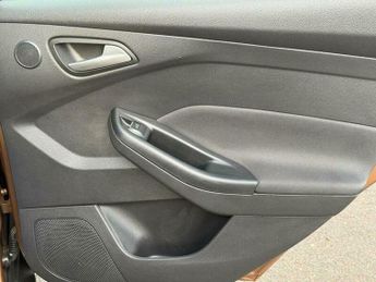 Ford Focus 1.6 Titanium Powershift Euro 5 5dr