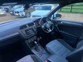 Volkswagen Tiguan 2.0 TDI BlueMotion Tech R-Line DSG Euro 6 (s/s) 5dr