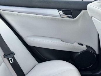 Mercedes-Benz C Class 2.1 C220 CDI BlueEfficiency Sport Saloon 4dr Diesel Auto Euro 5 