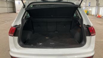 Volkswagen Tiguan SE NAVIGATION TDI DSG